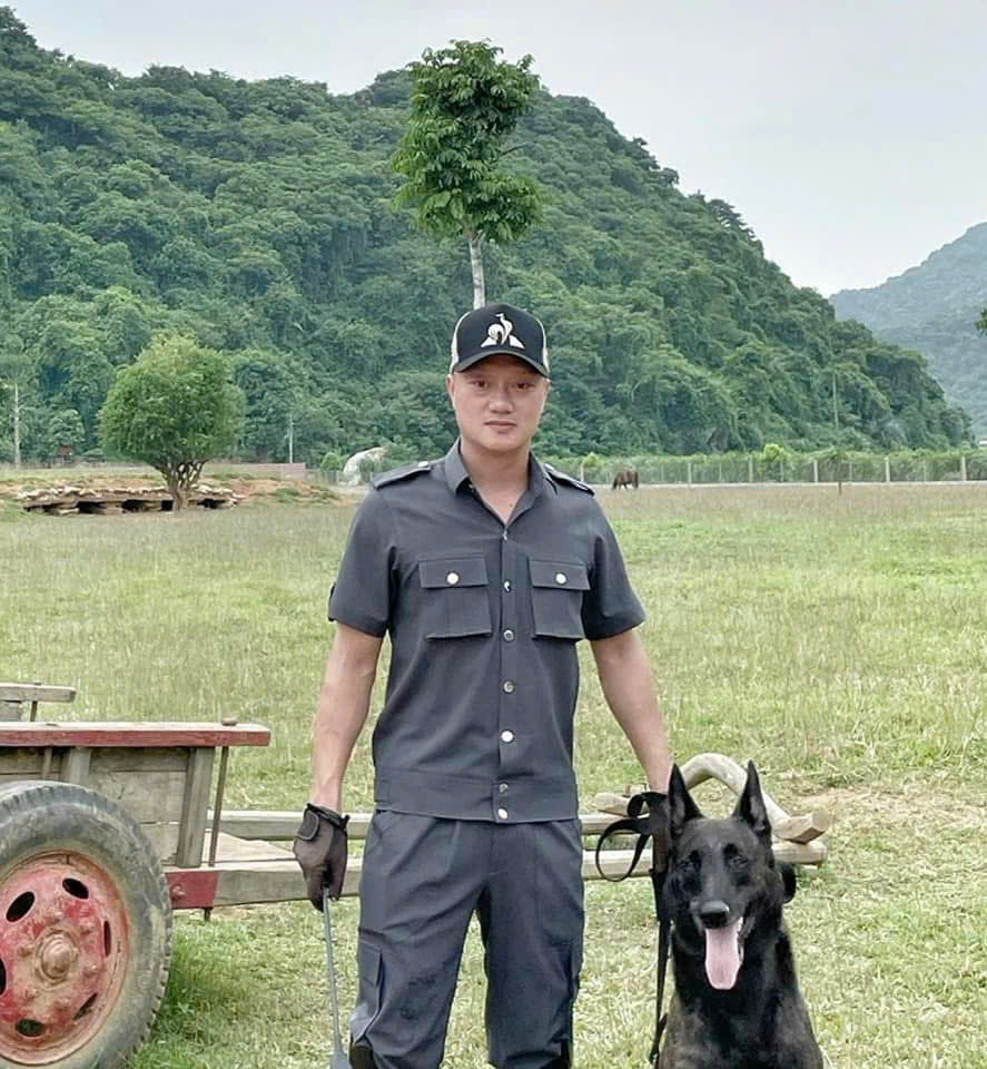 Tác giả Vi Ngộ